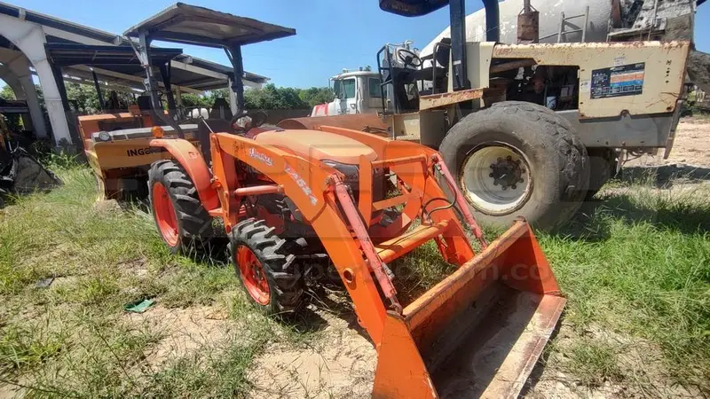 TRACTOR AGRICOLA KUBOTA L3200D 2013 POT. 31,9 HP, CAP. 102 TON, Ubic.: TURBACO, BOLIVAR