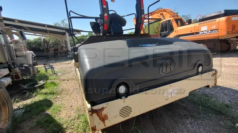 VIBROCOMPACTADORA INGERSOLL RAND DD118HF 2006 POT. 148 HP, CAP. 12 TON, PLACA: MC211695 Ubic.: TURBACO, BOLIVAR — imagen 8 de 8