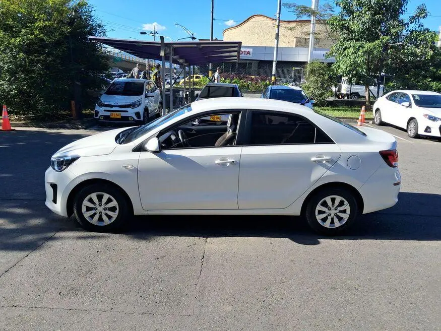 Automóvil Kia SOLUTO 2026 — imagen 9 de 12