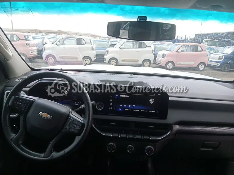 Chevrolet Colorado wt ls 4x4 mt - 2025 - 331 - Bogotá — imagen 2 de 8