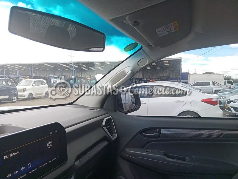 Chevrolet Colorado wt ls 4x4 mt - 2025 - 331 - Bogotá — imagen 3 de 8