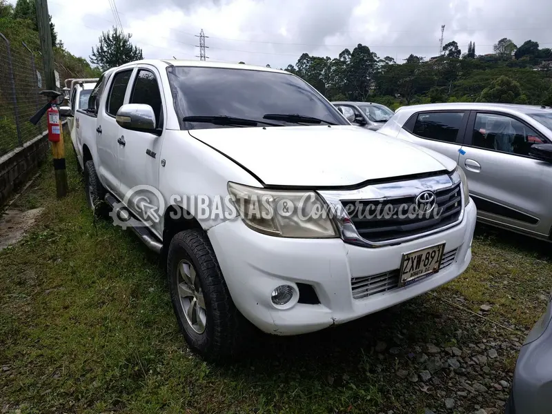 Toyota Hilux nueva 2.5 diesel dc 4x4 - 2014 - 891 - Caldas — imagen 5 de 8