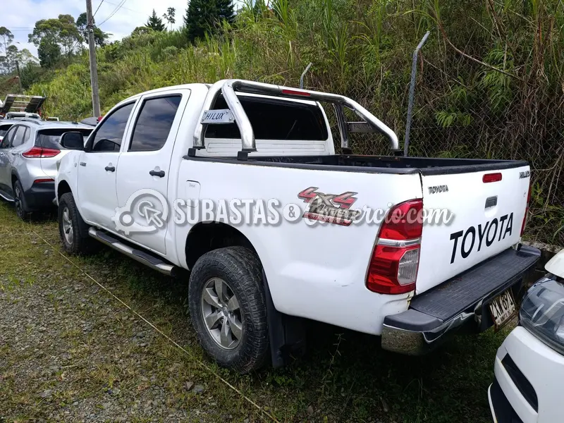 Toyota Hilux nueva 2.5 diesel dc 4x4 - 2014 - 891 - Caldas — imagen 8 de 8