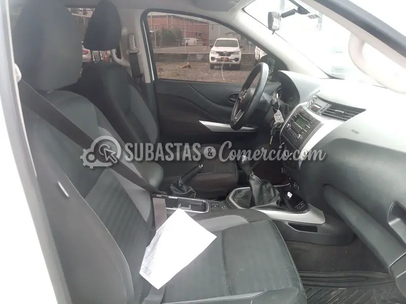 Nissan Frontier 2.3l t.diesel dc se mt 4x4 dh aa chasis - 2024 - 910 - — imagen 3 de 8