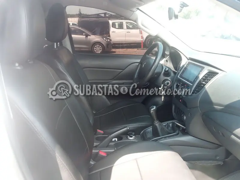 Mitsubishi New l-200 doble cabina platón 2.5 diesel 4x4 glx - 2023 - 0 — imagen 3 de 8