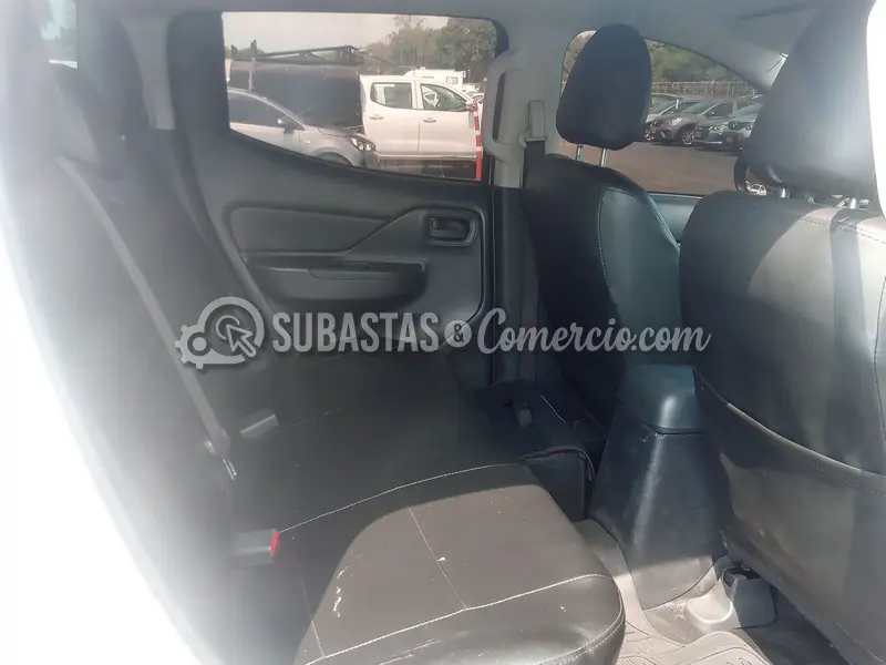 Mitsubishi New l-200 doble cabina platón 2.5 diesel 4x4 glx - 2023 - 0 — imagen 4 de 8