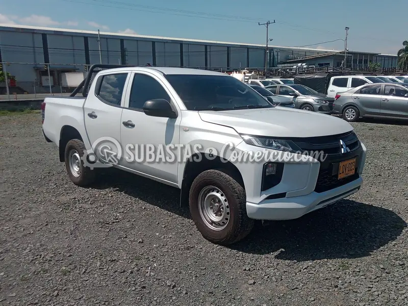 Mitsubishi New l-200 doble cabina platón 2.5 diesel 4x4 glx - 2023 - 0 — imagen 5 de 8