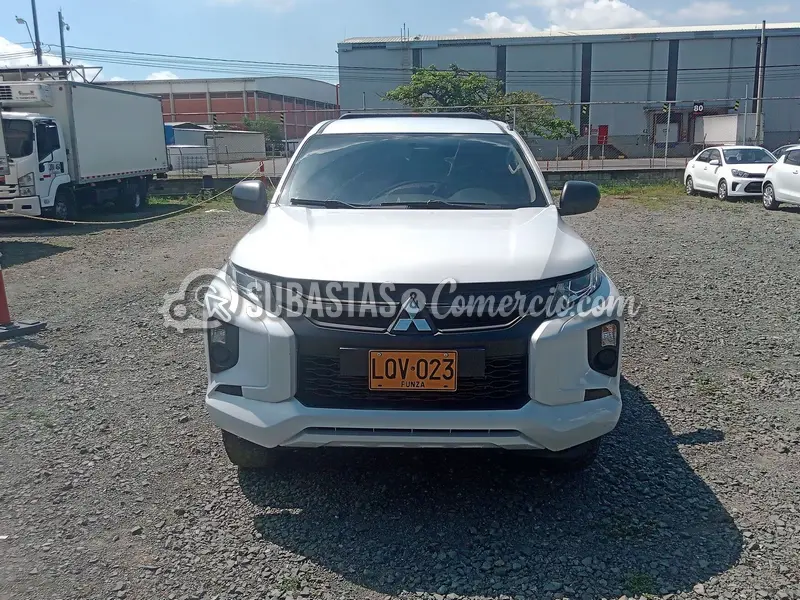 Mitsubishi New l-200 doble cabina platón 2.5 diesel 4x4 glx - 2023 - 0 — imagen 6 de 8