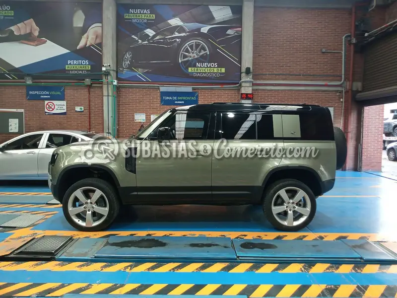 Land rover Defender first edition 3.0 híbrida - 2020 - 867 - Bogotá — imagen 8 de 8