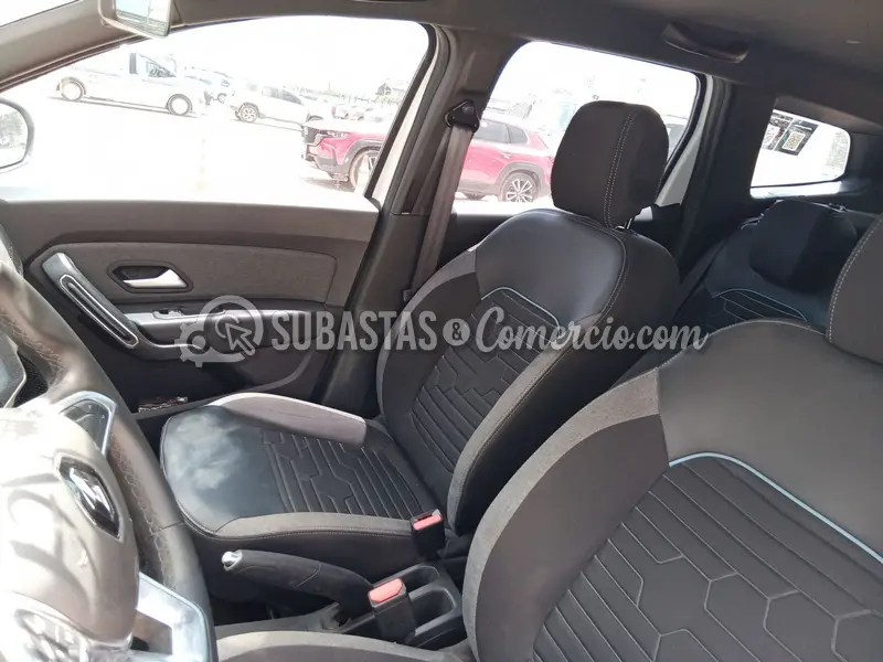 Renault Duster iconic 1.3t 4x4 mt - 2024 - 332 - Barranquilla — imagen 4 de 8