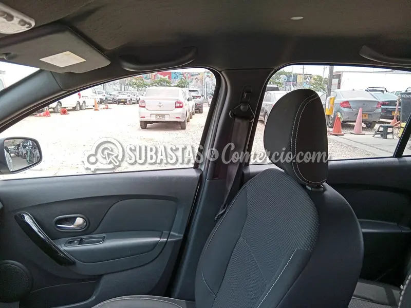 Renault Logan intens cvt ph2 - 2026 - 123 - Barranquilla — imagen 4 de 8