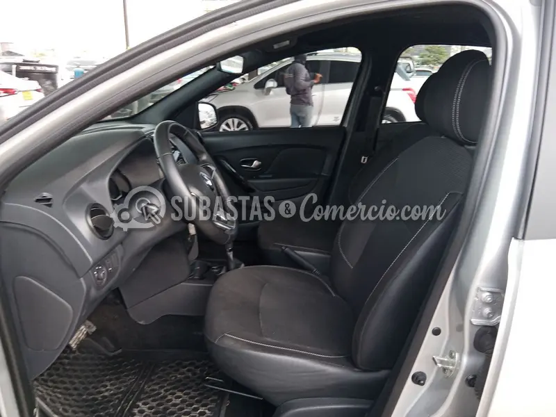 Renault Logan intens cvt ph2 - 2026 - 504 - Barranquilla — imagen 3 de 8