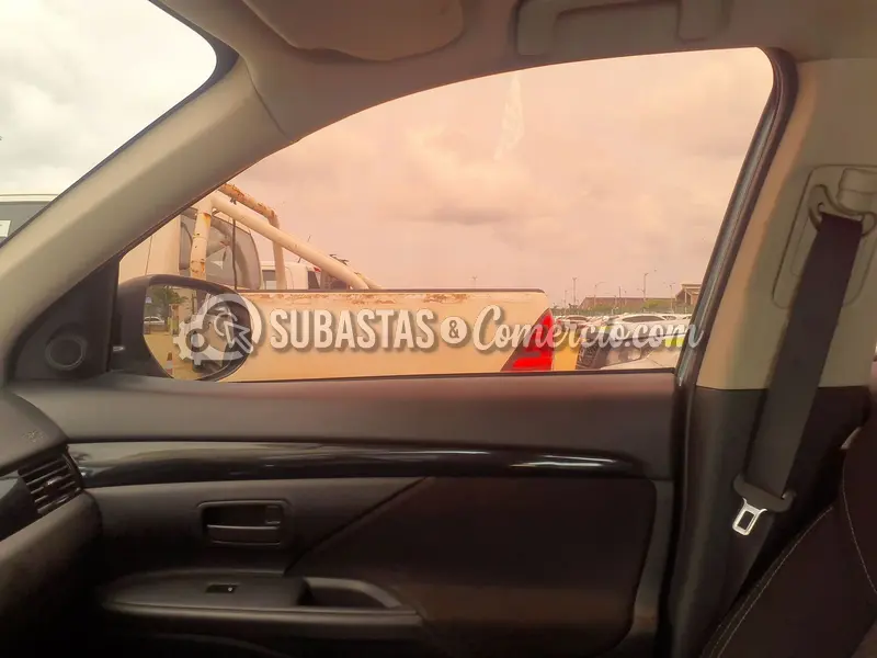 Mitsubishi Outlander kaiteki 2.4 4x4 cvt lx - 2022 - 037 - Barranquill — imagen 3 de 8