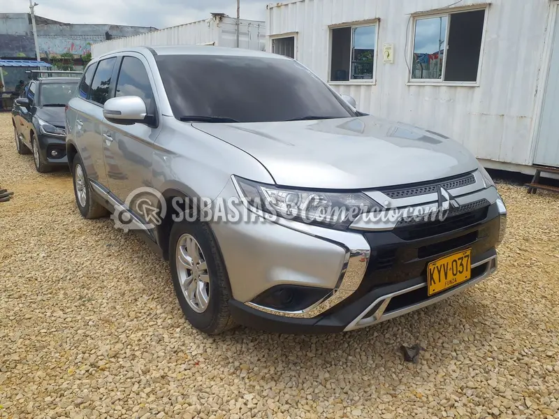 Mitsubishi Outlander kaiteki 2.4 4x4 cvt lx - 2022 - 037 - Barranquill — imagen 5 de 8