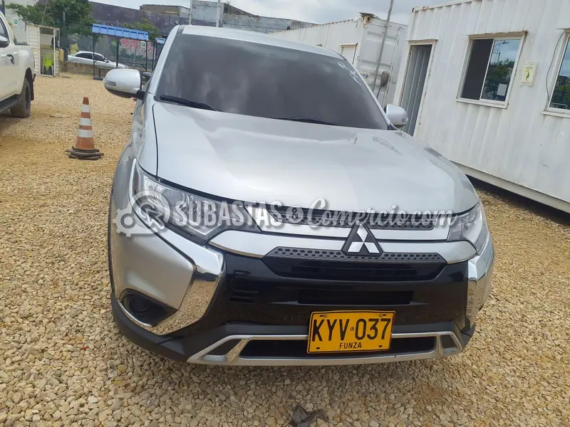 Mitsubishi Outlander kaiteki 2.4 4x4 cvt lx - 2022 - 037 - Barranquill — imagen 6 de 8