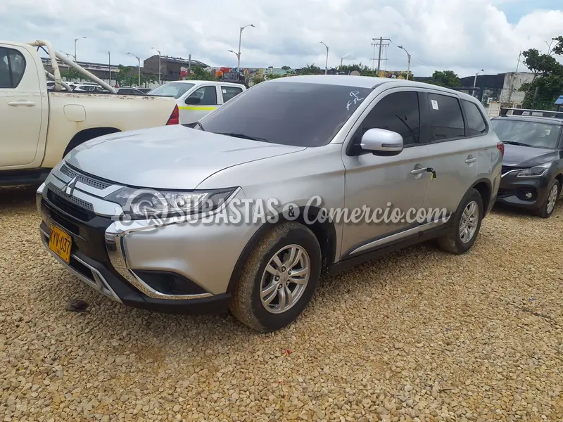 Mitsubishi Outlander kaiteki 2.4 4x4 cvt lx - 2022 - 037 - Barranquill — imagen 7 de 8
