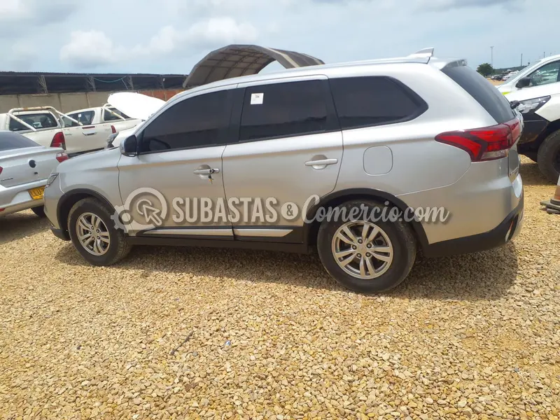 Mitsubishi Outlander kaiteki 2.4 4x4 cvt lx - 2022 - 037 - Barranquill — imagen 8 de 8