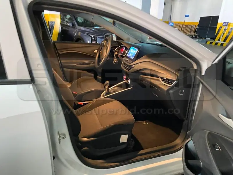 CHEVROLET ONIX LT TURBO AC 1.0 4P 4X2 TA (D) 1000 CC, MOD. 2023, RP#1 PLACA: NIU585 Ubic.: Bogota — imagen 6 de 8