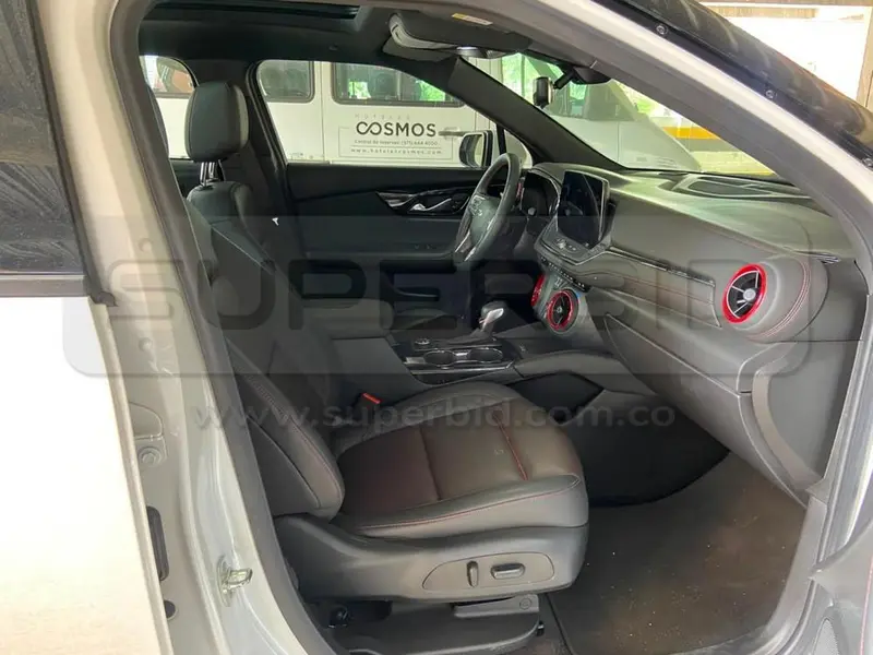 CHEVROLET BLAZER RS AC 3.6 5P AWD TA G 3600 CC, MOD. 2023, RP#1 PLACA: NIU573 Ubic.: Bogota — imagen 6 de 8