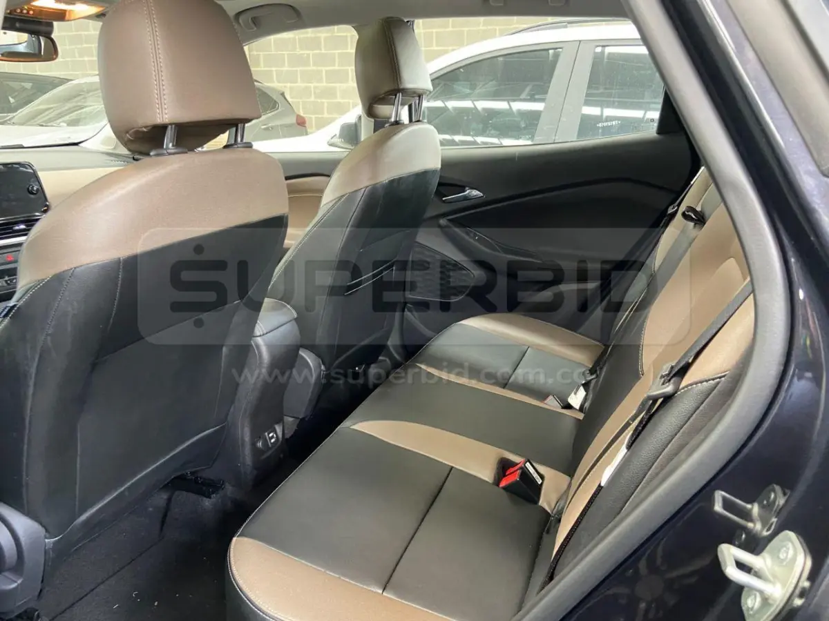 CHEVROLET TRACKER TURBO 1.2 PREM AT MOD. 2026, (PARA MATRICULAR) Ubic.: Tocancipa — imagen 4 de 8