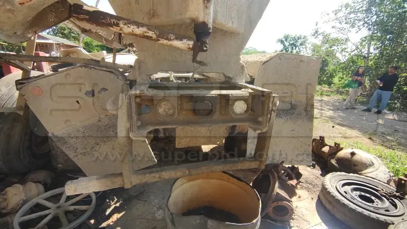 MIXER MACK DM 690S MT 10000 CC, MOD. 1994, RTM VENCIDA, RP#1 PLACA: UFK306 Ubic.: TURBACO, BOLIVAR — imagen 2 de 8