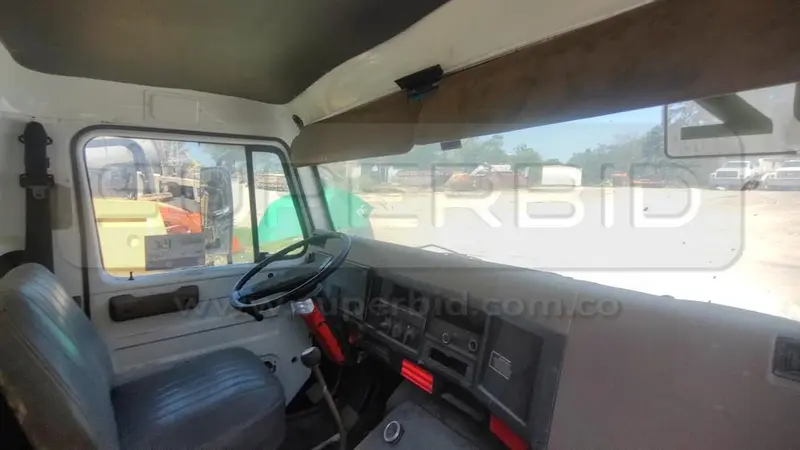 CAMION BOMBA DE CONCRETO INTERNATIONAL 4900 MT 6702 CC, MOD. 1993, RTM VENCIDA, RP#1 PLACA: VJK288 Ubic.: TURBACO, BOLIVAR — imagen 5 de 8