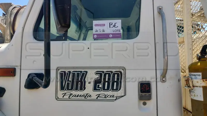 CAMION BOMBA DE CONCRETO INTERNATIONAL 4900 MT 6702 CC, MOD. 1993, RTM VENCIDA, RP#1 PLACA: VJK288 Ubic.: TURBACO, BOLIVAR — imagen 6 de 8