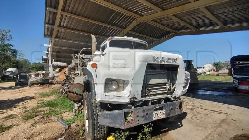 MIXER MACK DM 690S MT 10000 CC, MOD. 1994, RTM VENCIDA, RP#1 PLACA: UFK306 Ubic.: TURBACO, BOLIVAR — imagen 6 de 8