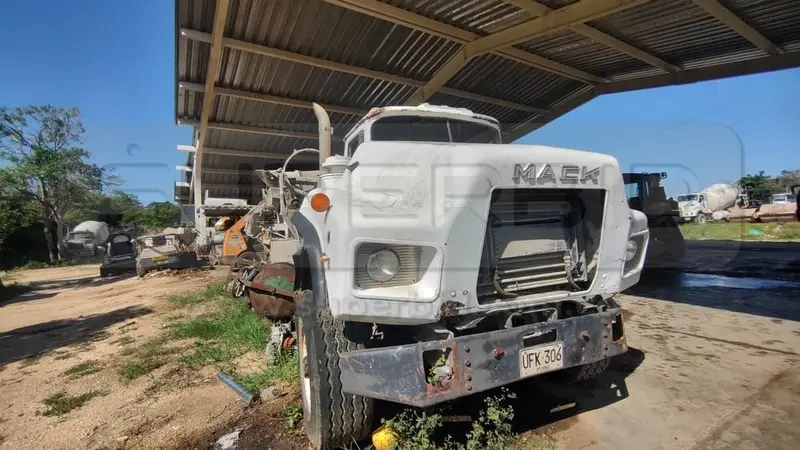 MIXER MACK DM 690S MT 10000 CC, MOD. 1994, RTM VENCIDA, RP#1 PLACA: UFK306 Ubic.: TURBACO, BOLIVAR — imagen 7 de 8
