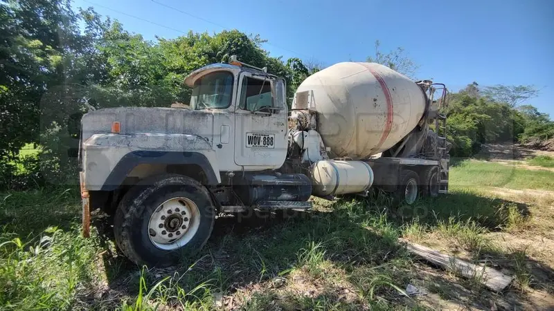 MIXER MACK RD 690S MT 12000 CC, MOD. 2001, RTM VENCIDA, RP#1 PLACA: WOV888 Ubic.: TURBACO, BOLIVAR