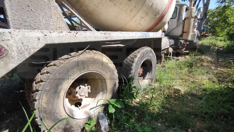 MIXER MACK RD 690S MT 12000 CC, MOD. 2001, RTM VENCIDA, RP#1 PLACA: WOV888 Ubic.: TURBACO, BOLIVAR — imagen 4 de 8