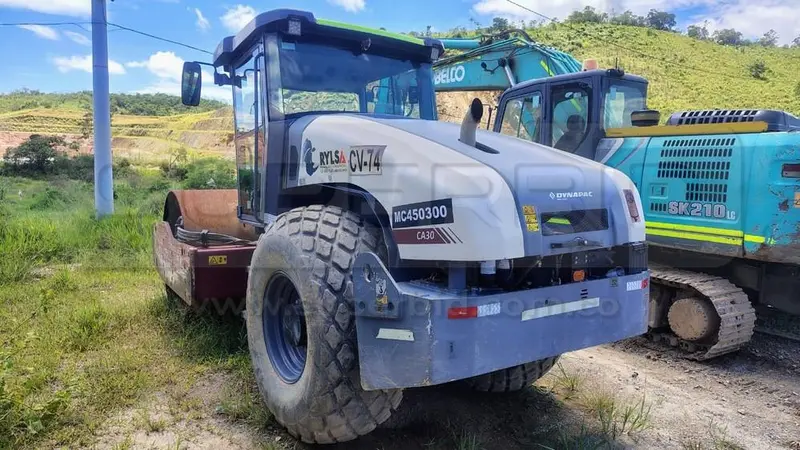 COMPACTADOR VIBRATORIO DYNAPAC CA30D AÑO 2021, 7107 HR. RP#3 PLACA: MC450300 Ubic.: CALDAS, ANTIOQUIA
