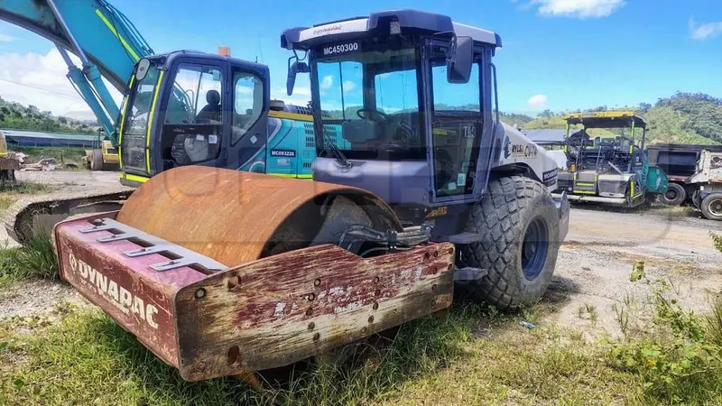 COMPACTADOR VIBRATORIO DYNAPAC CA30D AÑO 2021, 7107 HR. RP#3 PLACA: MC450300 Ubic.: CALDAS, ANTIOQUIA — imagen 3 de 6