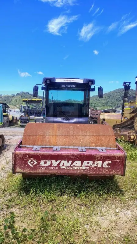 COMPACTADOR VIBRATORIO DYNAPAC CA30D AÑO 2021, 7107 HR. RP#3 PLACA: MC450300 Ubic.: CALDAS, ANTIOQUIA — imagen 4 de 6