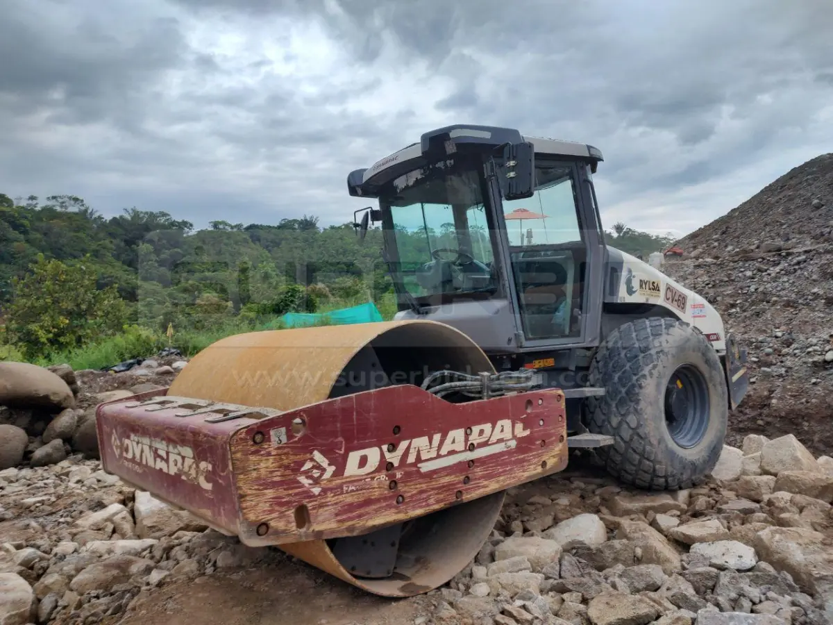 COMPACTADOR VIBRATORIO DYNAPAC CA30D AÑO 2021, 7450 HR. RP#3 PLACA: MC401699 Ubic.: MOCOA, PUTUMAYO