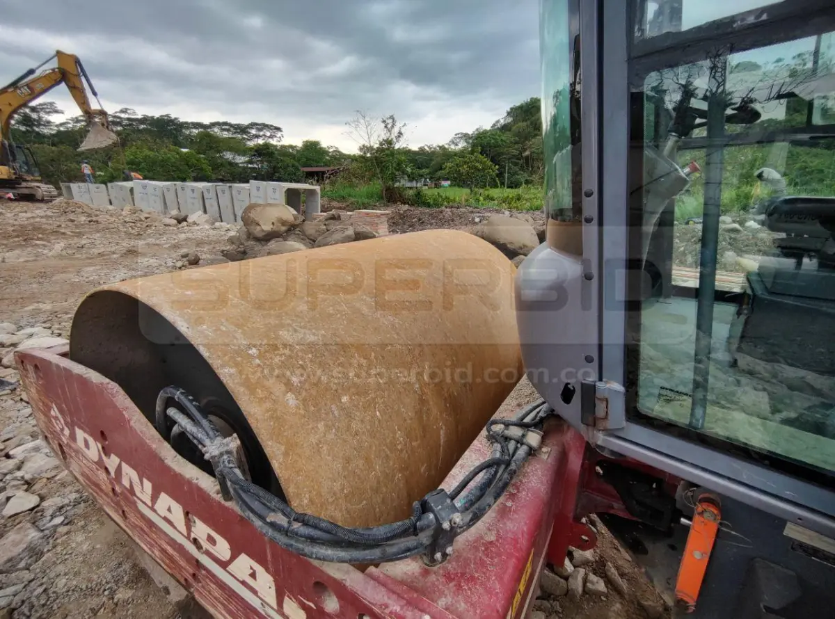 COMPACTADOR VIBRATORIO DYNAPAC CA30D AÑO 2021, 7450 HR. RP#3 PLACA: MC401699 Ubic.: MOCOA, PUTUMAYO — imagen 7 de 8
