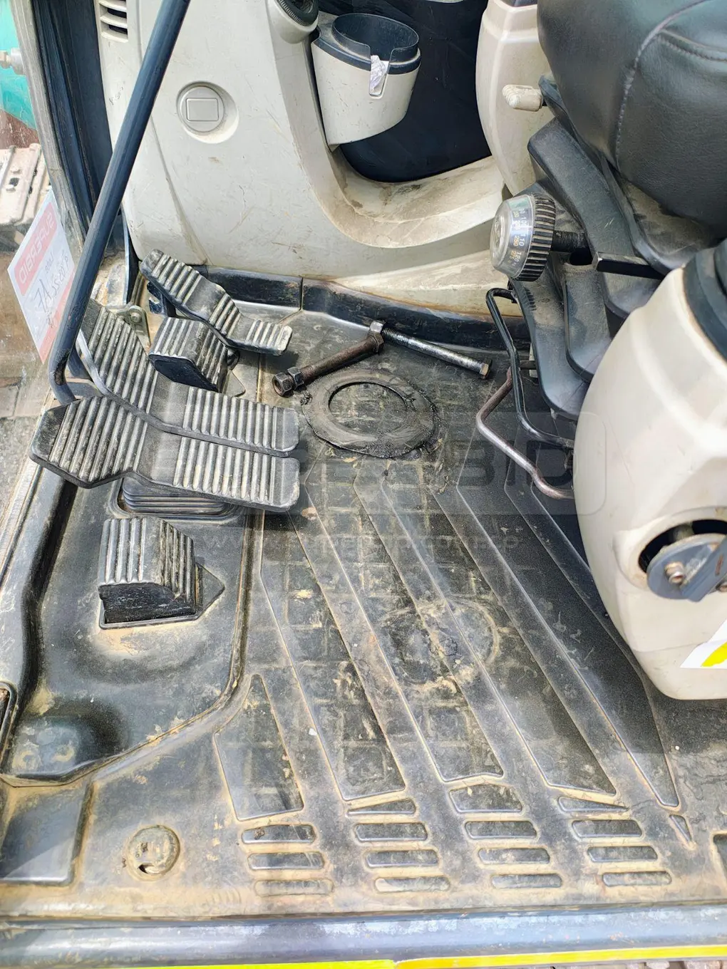 EXCAVADORA ORUGAS KOBELCO SK350LC-10 AÑO 2018, 16952 HR. RP#3 PLACA: MC092312 Ubic.: LORICA, CORDOBA — imagen 5 de 8