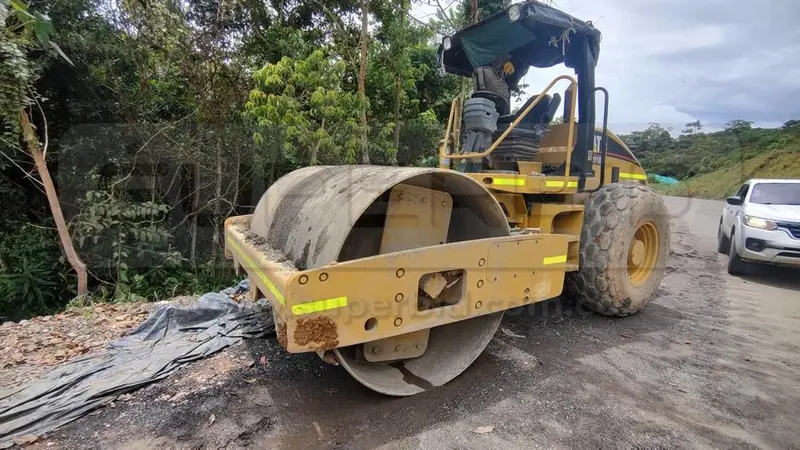 COMPACTADOR CATERPILLAR CS-533E AÑO 2008, 15707 HR. PLACA: MC029182 Ubic.: MOCOA, PUTUMAYO