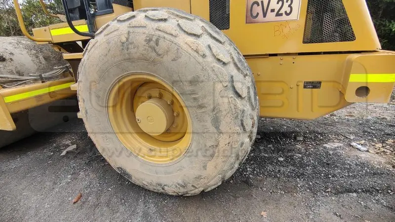 COMPACTADOR CATERPILLAR CS-533E AÑO 2008, 15707 HR. PLACA: MC029182 Ubic.: MOCOA, PUTUMAYO — imagen 2 de 8