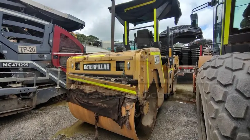 COMPACTADOR DOBLE RODILLO CATERPILLAR CB434D AÑO 2011, 9592 HR. PLACA: MI006085 Ubic.: MOCOA, PUTUMAYO