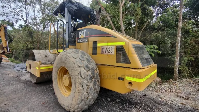 COMPACTADOR CATERPILLAR CS-533E AÑO 2008, 15707 HR. PLACA: MC029182 Ubic.: MOCOA, PUTUMAYO — imagen 4 de 8