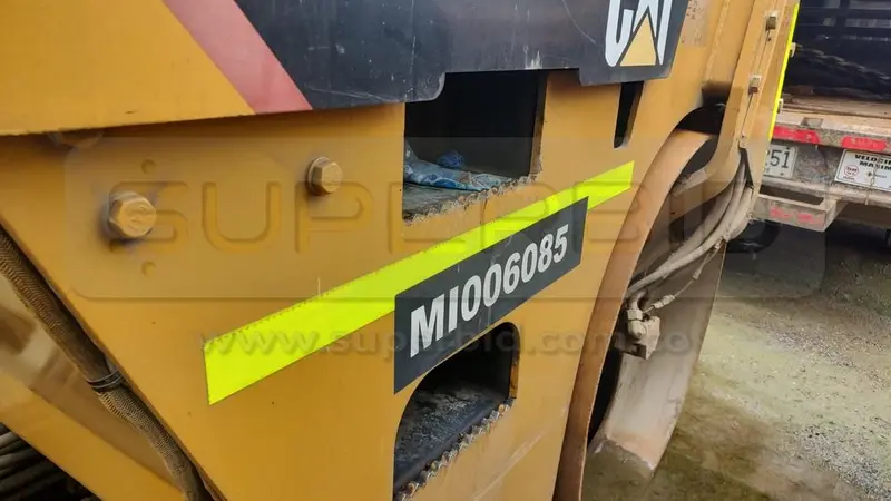 COMPACTADOR DOBLE RODILLO CATERPILLAR CB434D AÑO 2011, 9592 HR. PLACA: MI006085 Ubic.: MOCOA, PUTUMAYO — imagen 5 de 8