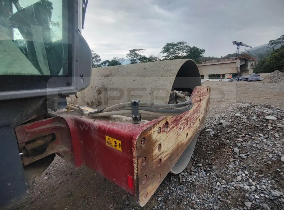 COMPACTADOR VIBRATORIO DYNAPAC CA30D AÑO 2021, 5787 HR. RP#3 PLACA: MC450301 Ubic.: MOCOA, PUTUMAYO — imagen 3 de 8