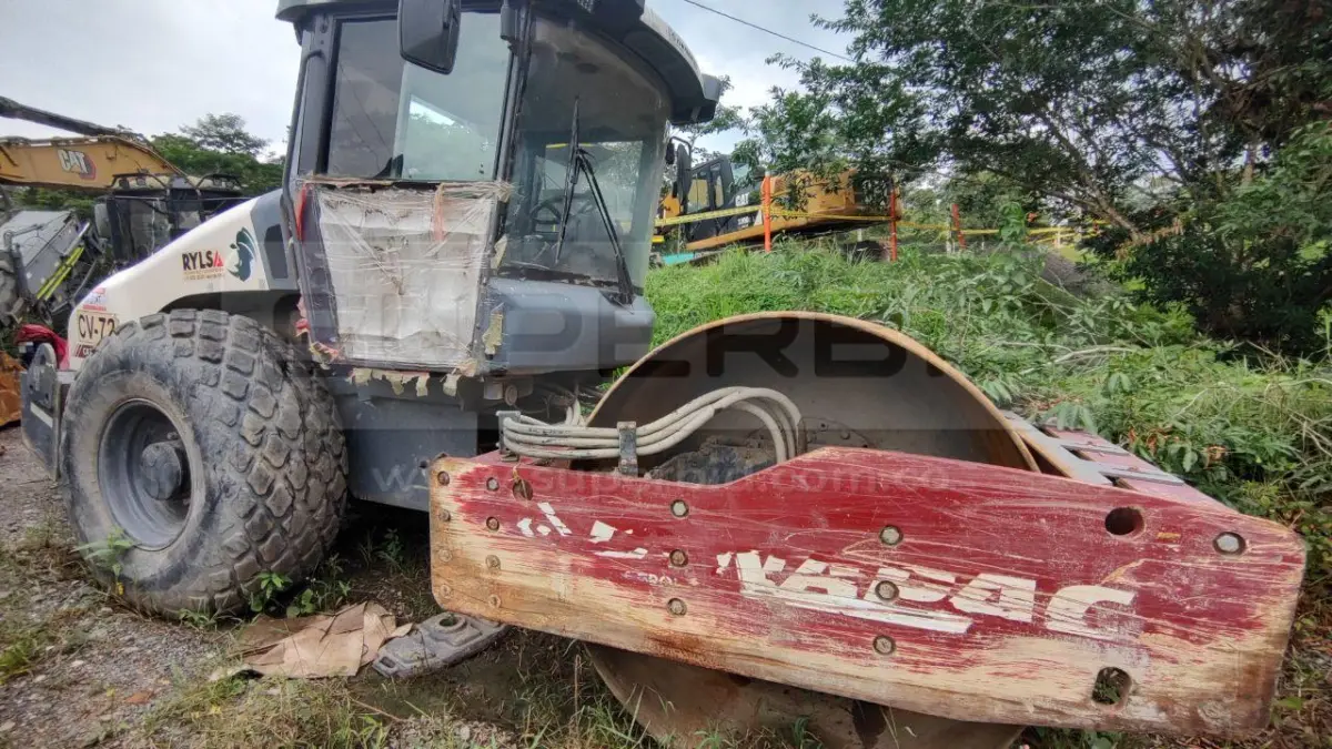 COMPACTADOR VIBRATORIO DYNAPAC CA30D AÑO 2021, 7144 HR. RP#3 PLACA: MC450302 Ubic.: MOCOA, PUTUMAYO