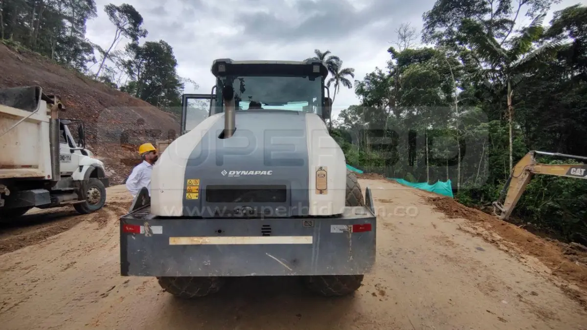 COMPACTADOR VIBRATORIO DYNAPAC CA30D AÑO 2021, 8222 HR. RP#3 PLACA: MC401703 Ubic.: MOCOA, PUTUMAYO — imagen 2 de 8