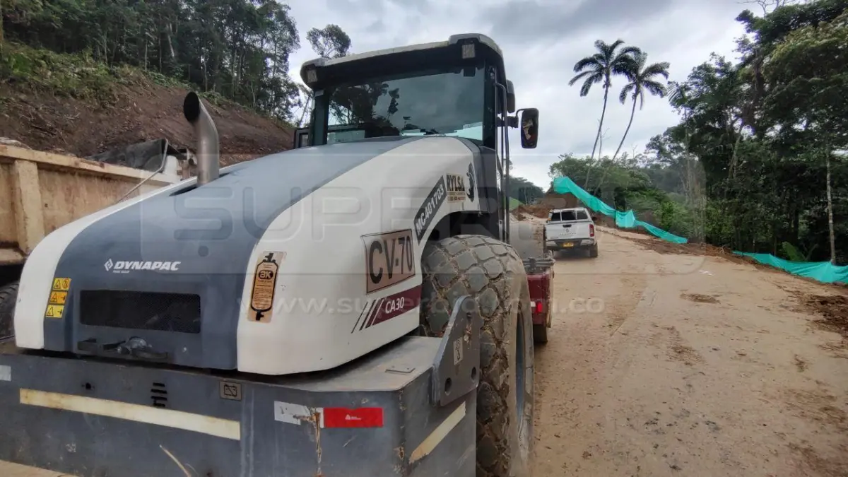 COMPACTADOR VIBRATORIO DYNAPAC CA30D AÑO 2021, 8222 HR. RP#3 PLACA: MC401703 Ubic.: MOCOA, PUTUMAYO — imagen 3 de 8