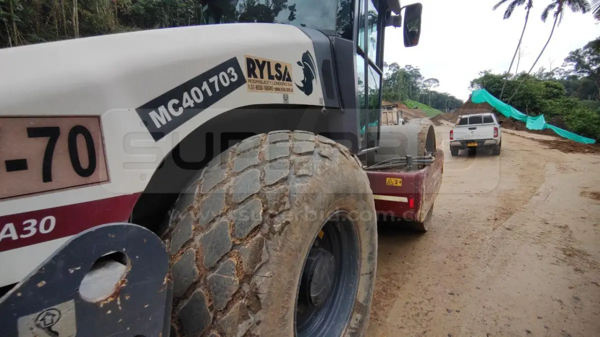 COMPACTADOR VIBRATORIO DYNAPAC CA30D AÑO 2021, 8222 HR. RP#3 PLACA: MC401703 Ubic.: MOCOA, PUTUMAYO — imagen 5 de 8