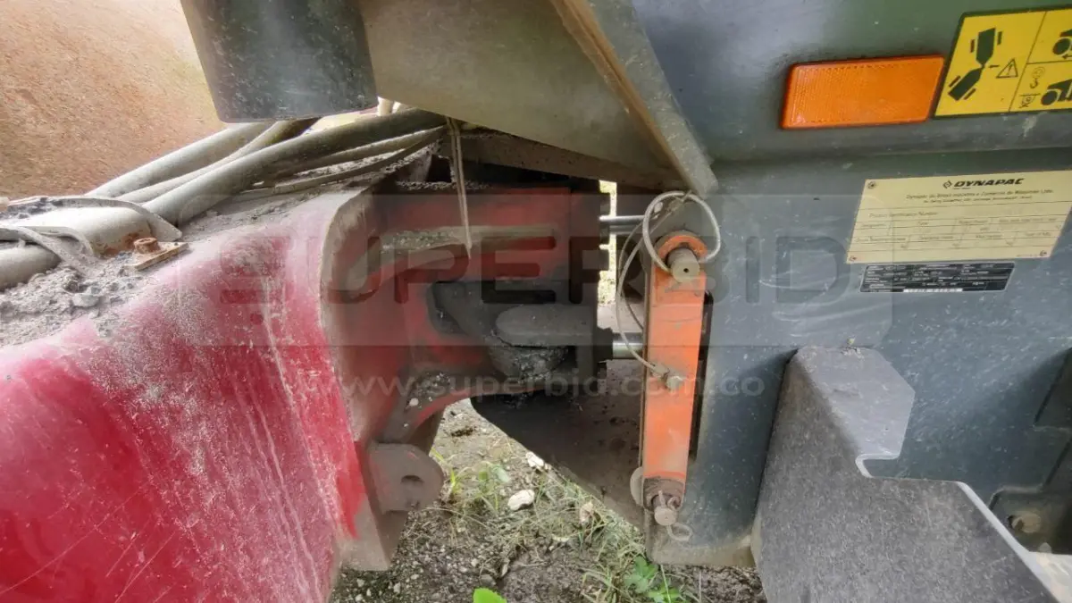 COMPACTADOR VIBRATORIO DYNAPAC CA30D AÑO 2021, 7144 HR. RP#3 PLACA: MC450302 Ubic.: MOCOA, PUTUMAYO — imagen 7 de 8