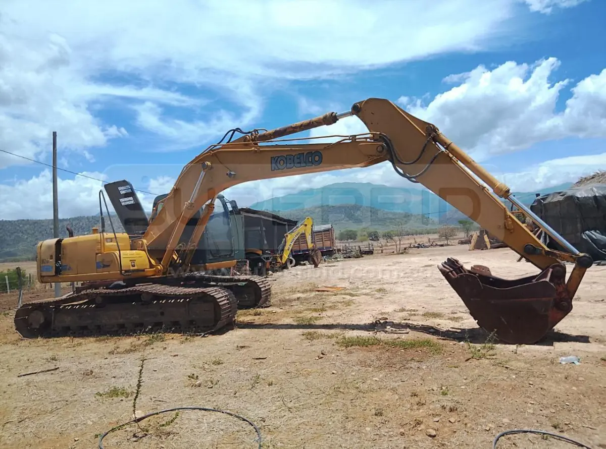 EXCAVADORA KOBELCO SK210LC AÑO 2005, PLACA: MC582971 Ubic.: Barrancas — imagen 2 de 4