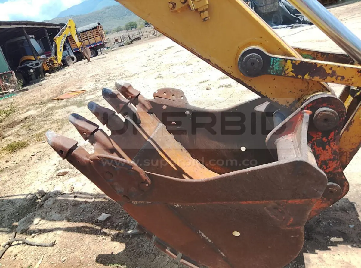 EXCAVADORA KOBELCO SK210LC AÑO 2005, PLACA: MC582971 Ubic.: Barrancas — imagen 3 de 4